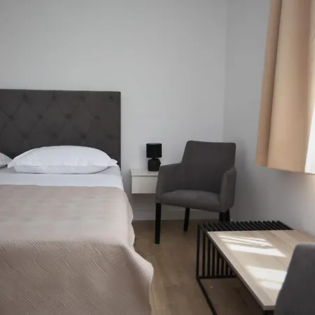 Pia Ground Floor Апартаменты Трогир