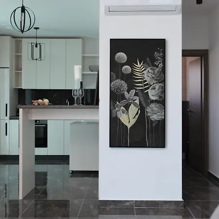 Pia Ground Floor Apartment *