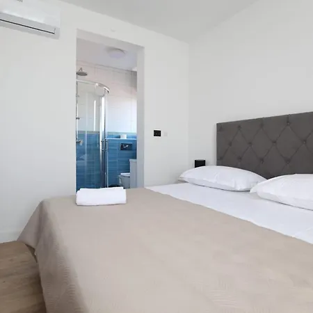 Pia Ground Floor Апартаменты Трогир