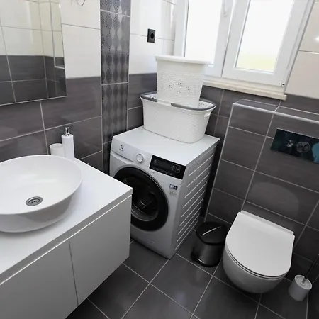 Pia Ground Floor Apartment Trogir