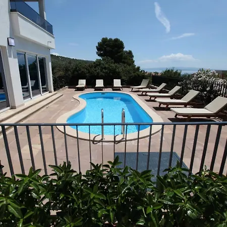 Pia Ground Floor Apartment Trogir